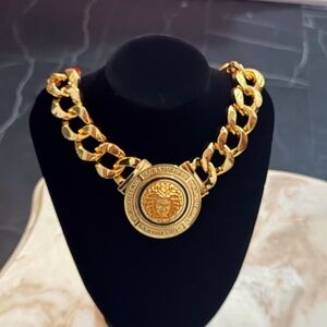 Luxurious Gold Medallion Chunky Chain Necklace - Women Jewelry